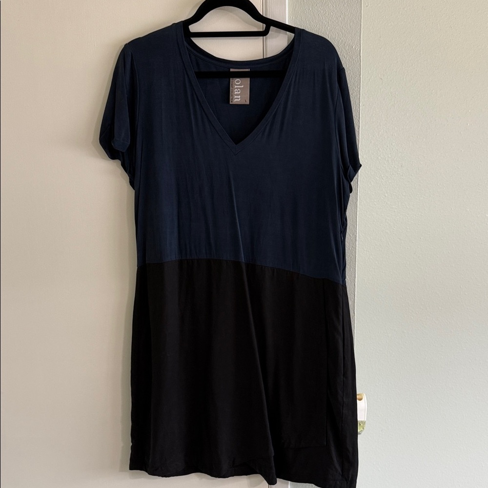 Dolan Two-Tone V-Neck Tunic in Navy and Black